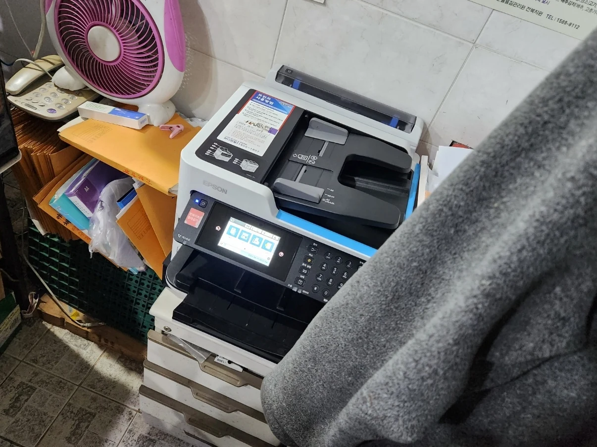 소기업 사무실로 복합기 배송 및 설치 준비